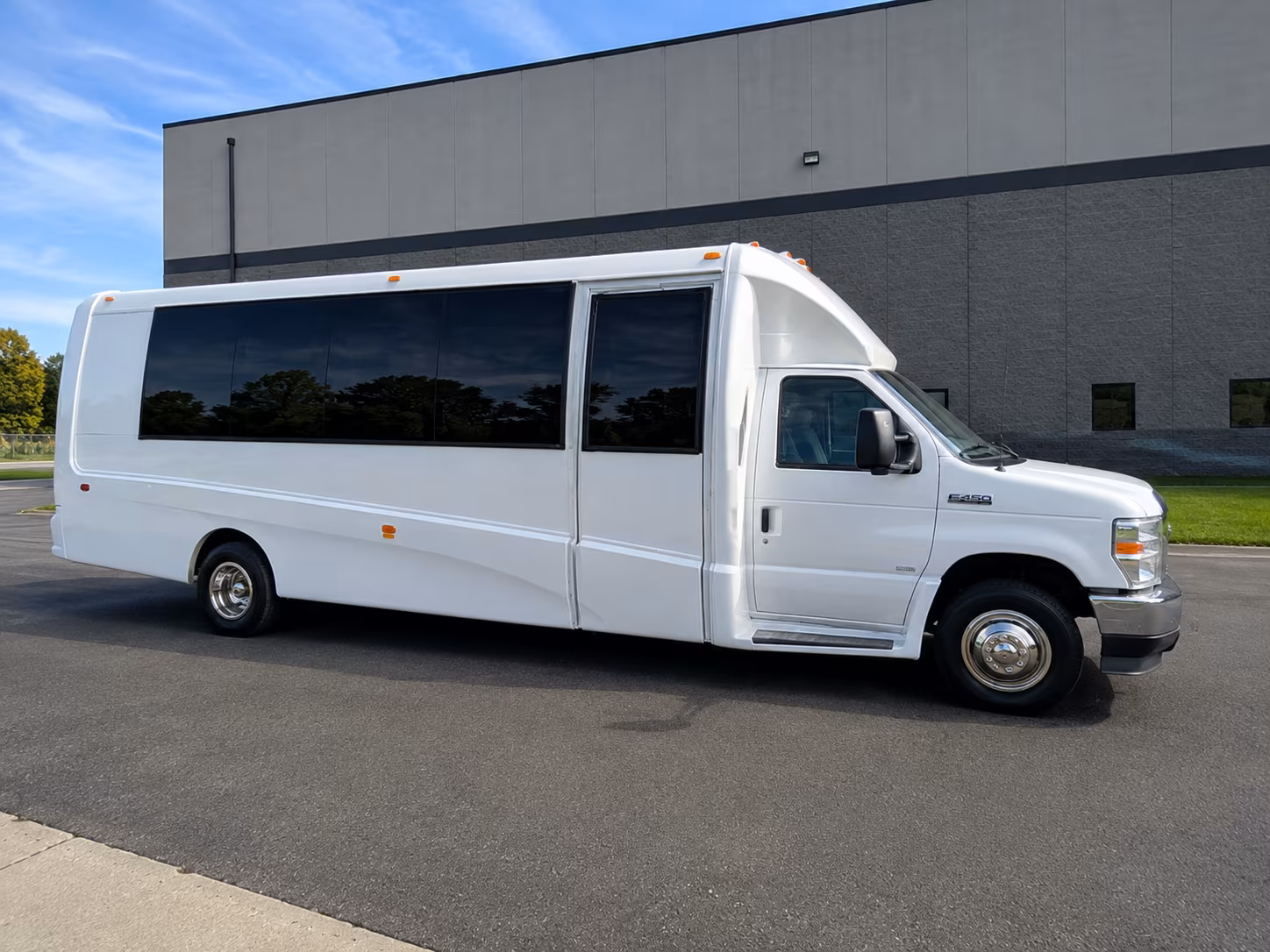 concert shuttle buses for groups heading to crypto com arena