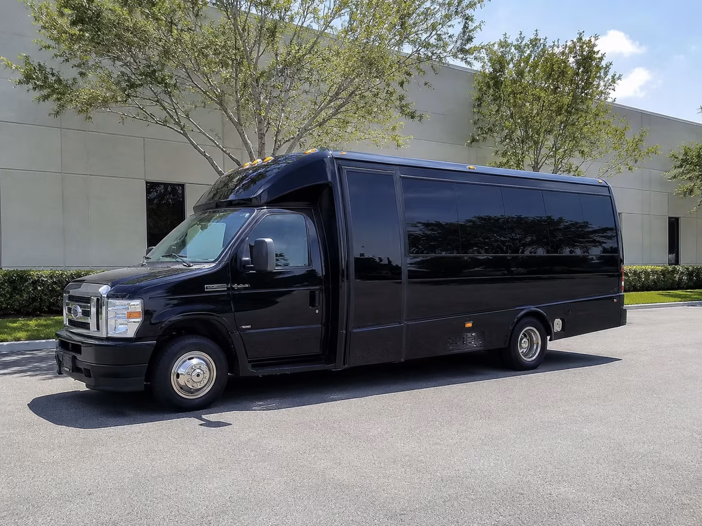 minibus rentals for whittier wedding bridal party arrivals