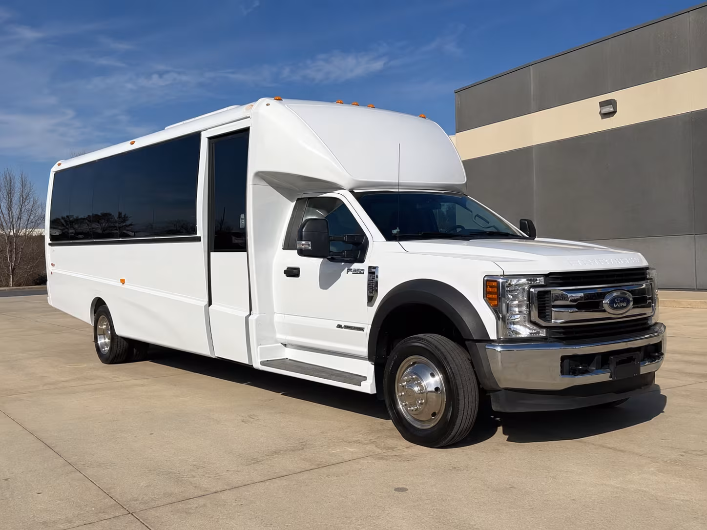 wedding and quinceanera buses for whittier celebrations